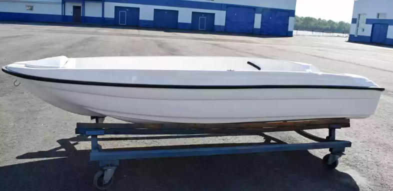 Стеклопластиковая лодка Пингвин (тримаран) в Белгороде