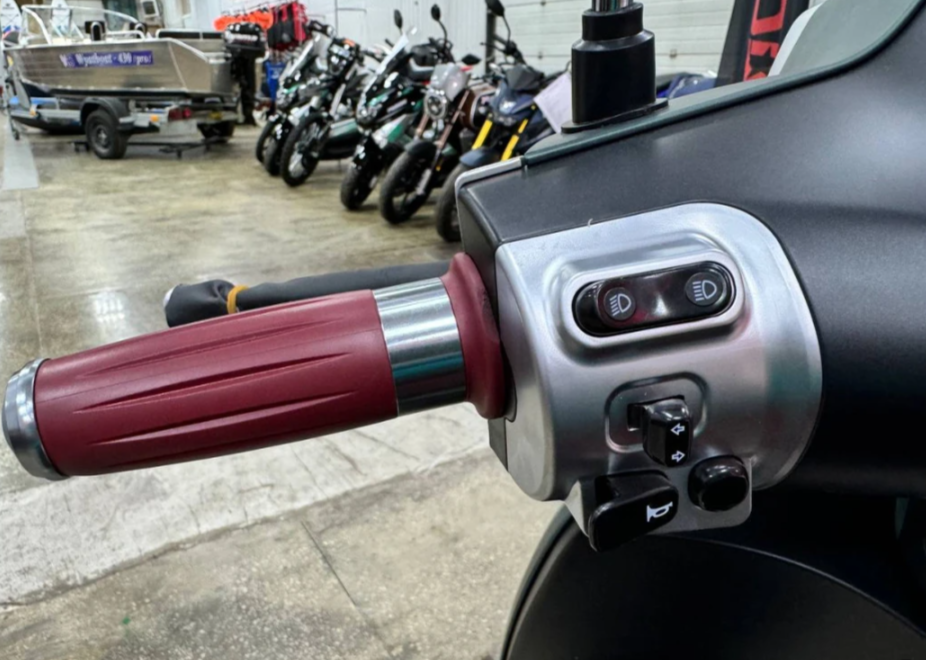 Скутер PROMAX Miami 240 (49) в Белгороде