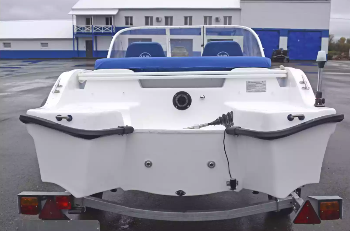 Стеклопластиковый катер Wyatboat-430DCМ (килевая) в Белгороде