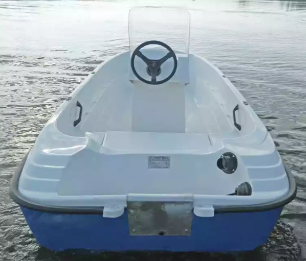 Стеклопластиковая лодка Пингвин с консолью (тримаран) в Белгороде