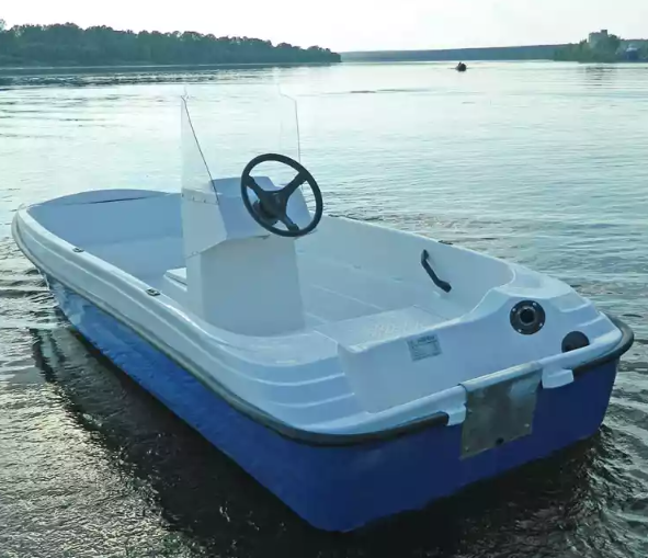 Стеклопластиковая лодка Пингвин с консолью (тримаран) в Белгороде