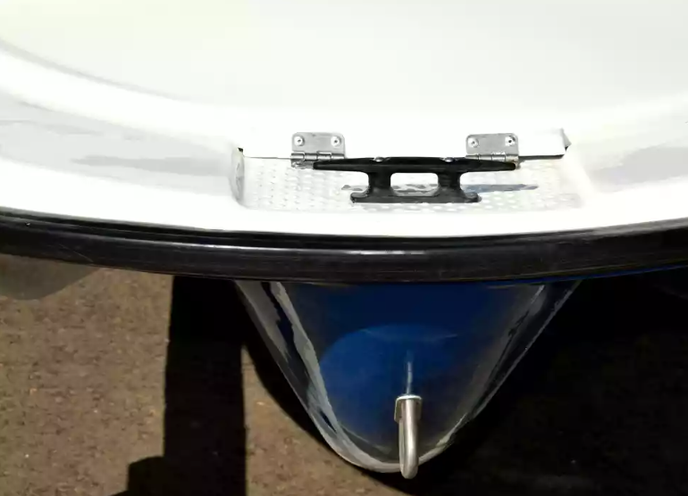 Стеклопластиковая лодка Пингвин с консолью (тримаран) в Белгороде