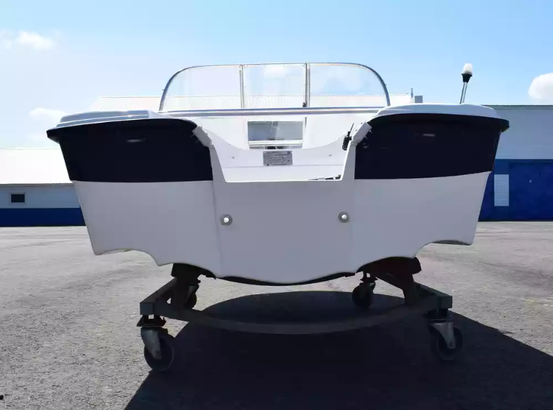 Стеклопластиковый катер Wyatboat-430 DC (тримаран) в Белгороде