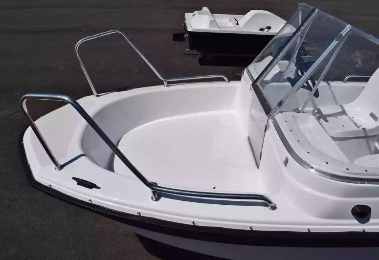 Стеклопластиковый катер Wyatboat-430 DC (тримаран) в Белгороде