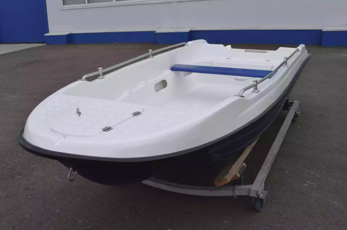 Стеклопластиковая лодка Пингвин New (тримаран) в Белгороде