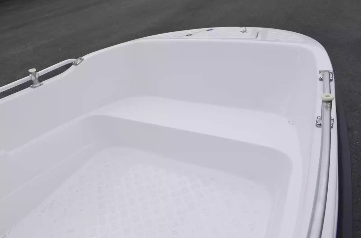 Стеклопластиковая лодка Пингвин New (тримаран) в Белгороде