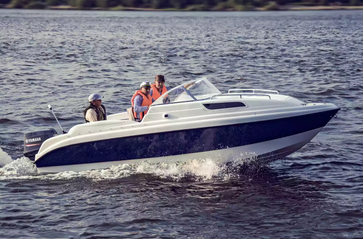 Стеклопластиковый катер Neman-550 с каютой в Белгороде