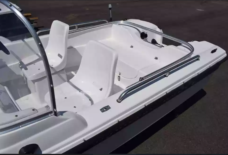 Стеклопластиковый катер Wyatboat-430 DC (тримаран) в Белгороде