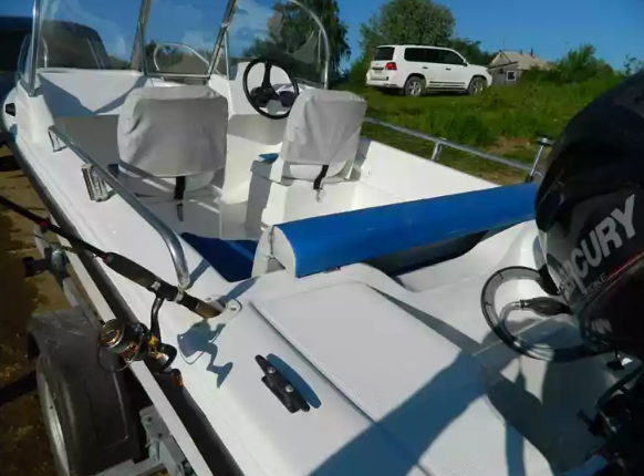 Стеклопластиковый катер Wyatboat-430 DC (тримаран) в Белгороде