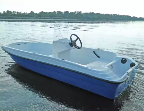 Стеклопластиковая лодка Пингвин с консолью (тримаран) в Белгороде