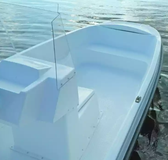 Стеклопластиковая лодка Пингвин с консолью (тримаран) в Белгороде