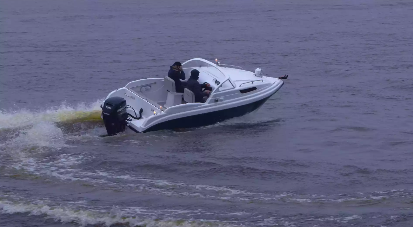 Стеклопластиковый катер Neman-550 с каютой в Белгороде