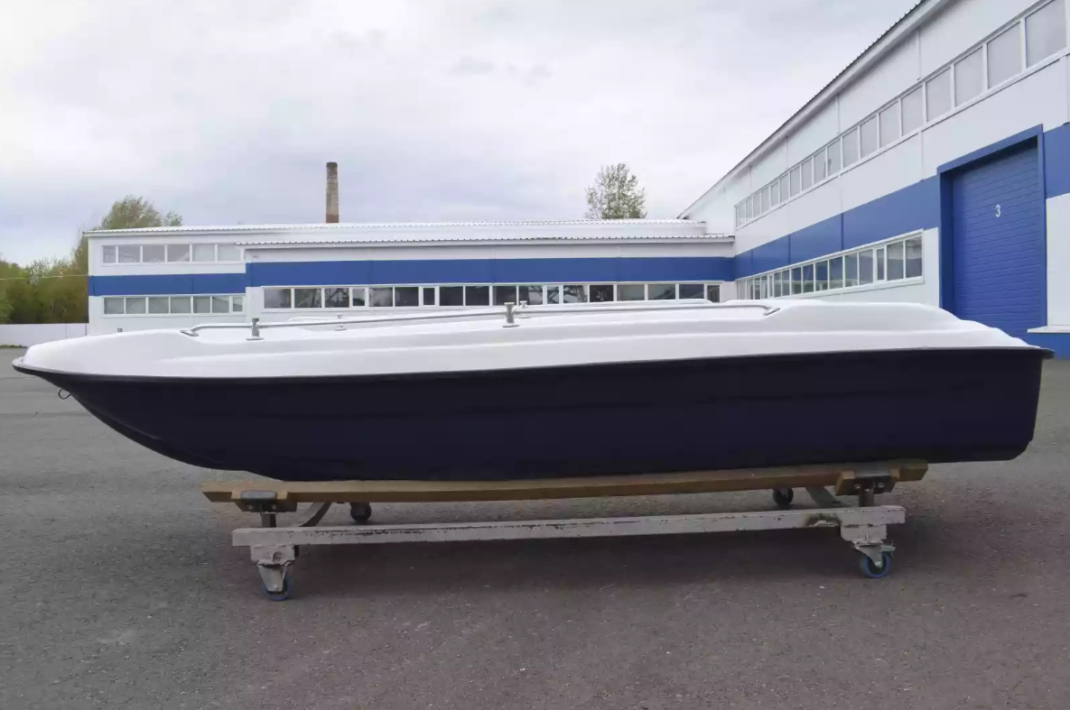 Стеклопластиковая лодка Пингвин New (тримаран) в Белгороде